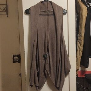 Sleeveless knitted sweater cardigan